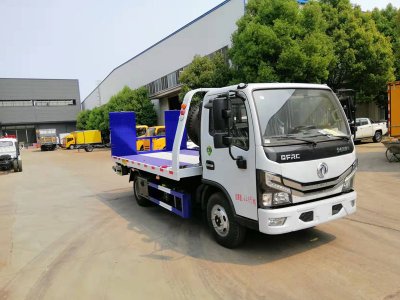 東風多利卡藍牌清障車